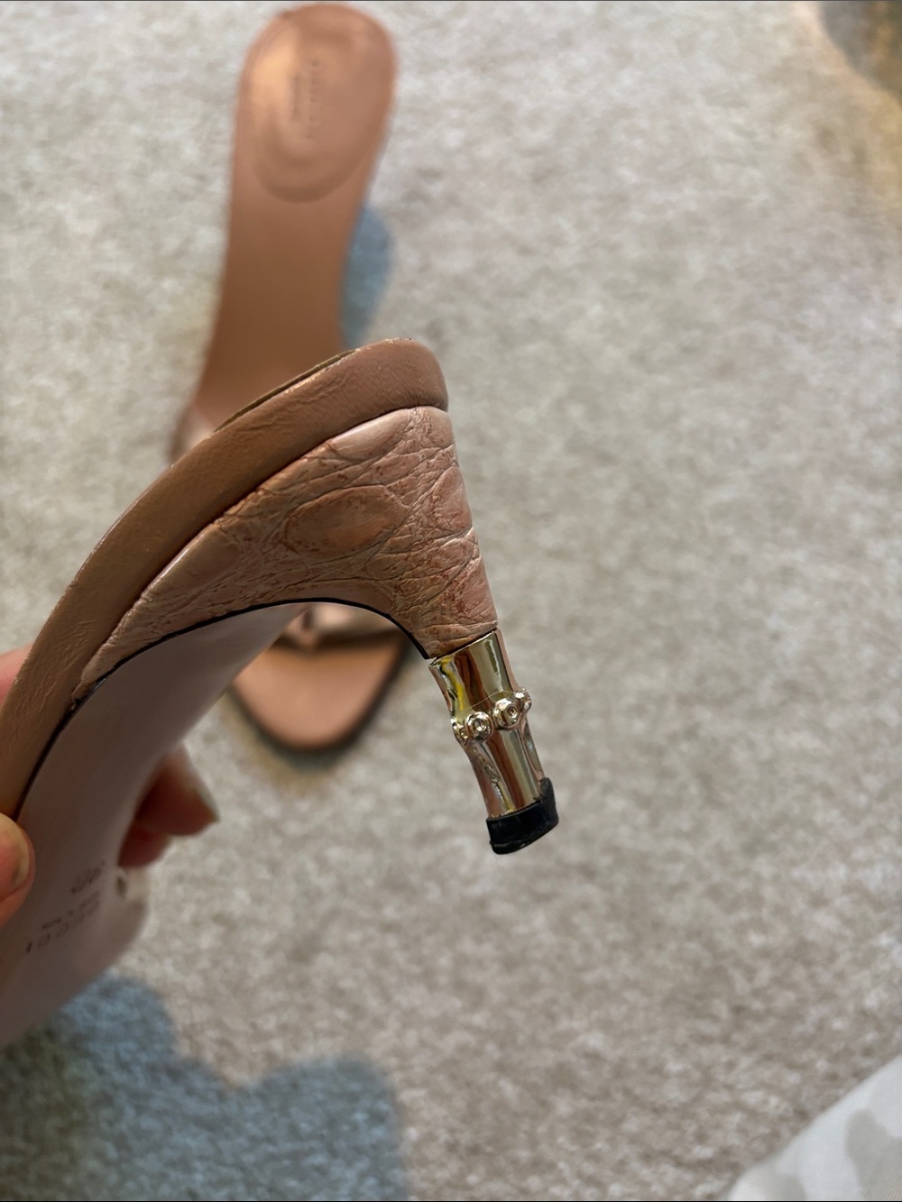 Gorgeous Gucci, sandals with a stunning small heel size 9 - Picture 6 of 8